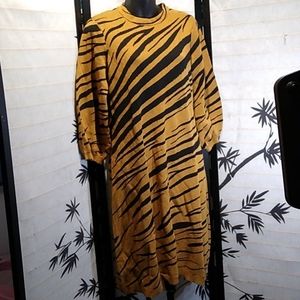 (4/$20🔥)Tiger Striped Sweater Dress New Missing Belt